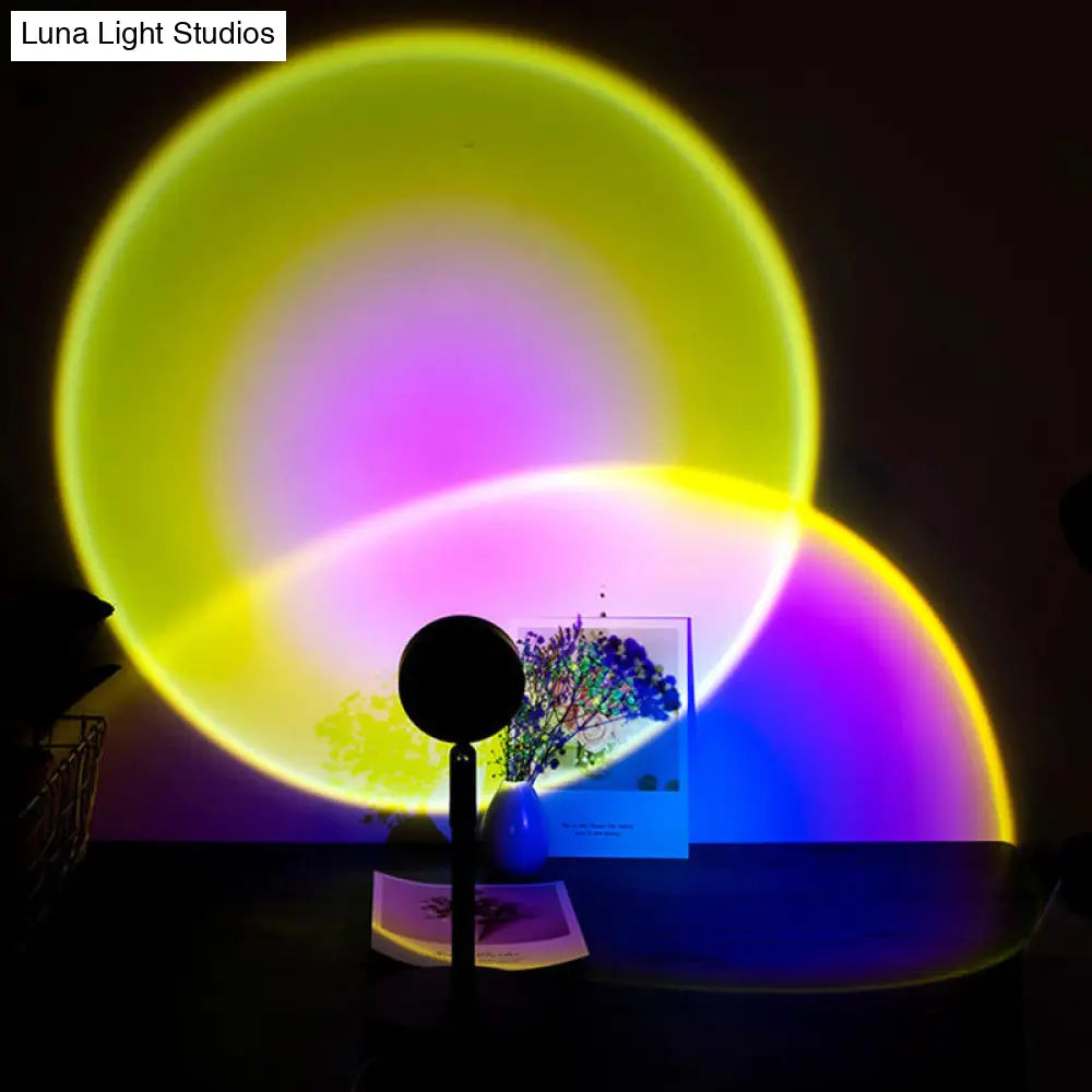 Aluminum Usb Table Lamp - Sunset Glow Led Spotlight In Black For Contemporary Bedroom Lighting