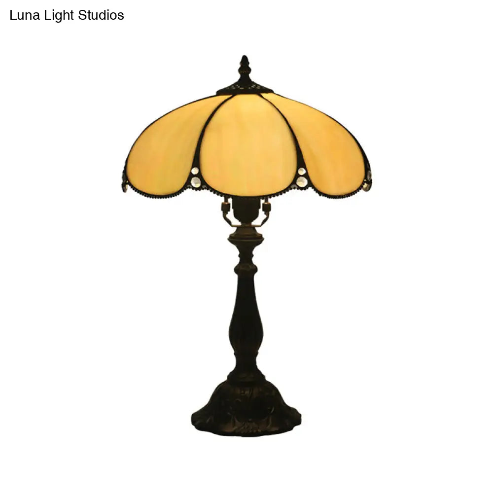 Baroque Scalloped Beige Table Lamp - Elegant Stained Glass Nightstand For Bedroom