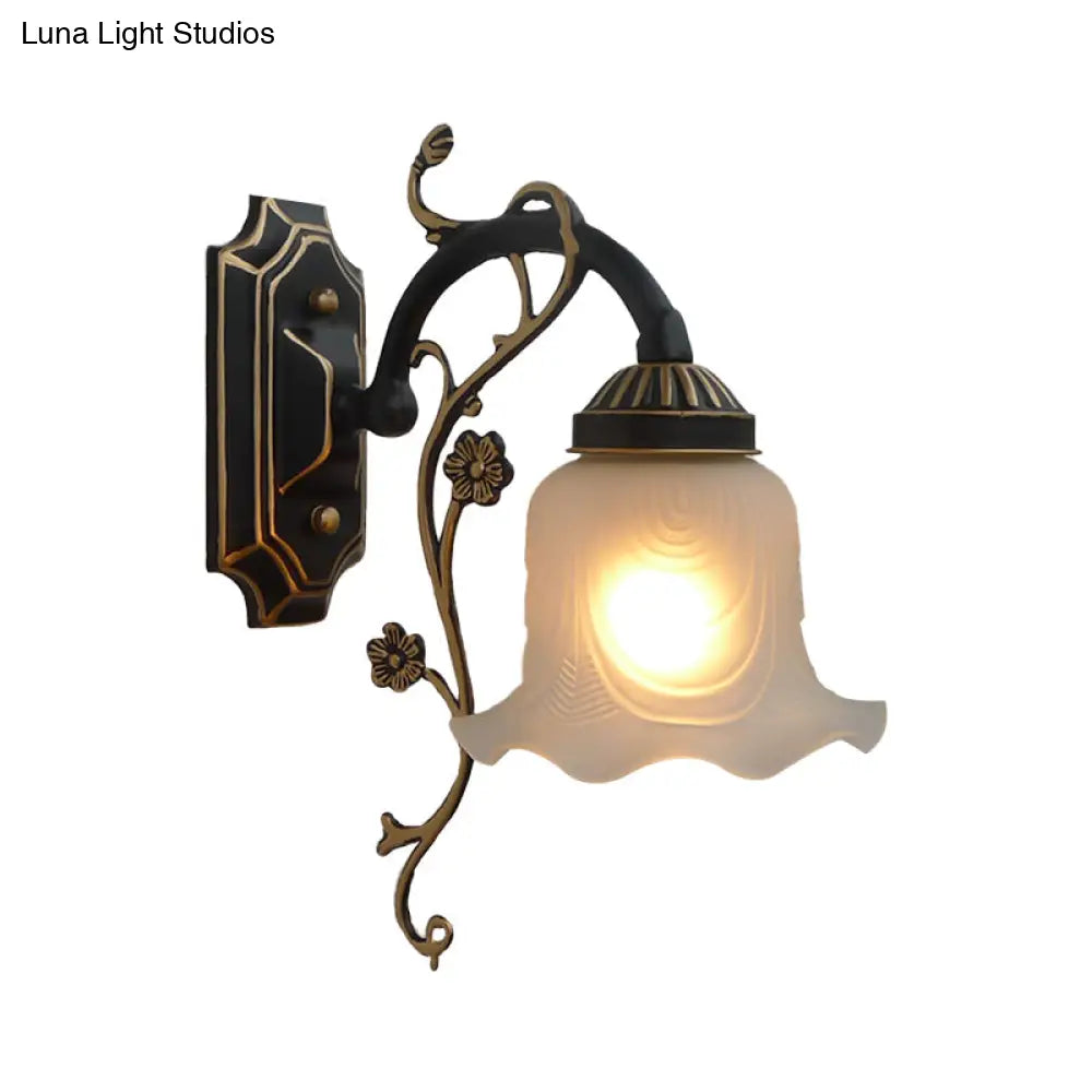 Flower Shaped Wall Sconce Light With Faceted Glass And Vintage Charm In Black-Gold