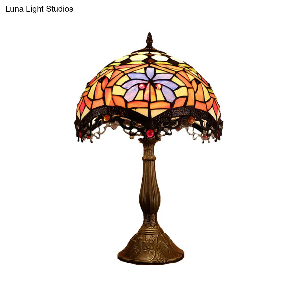 Hand-Cut Glass Tiffany Style Nightstand Lamp With Scalloped Design