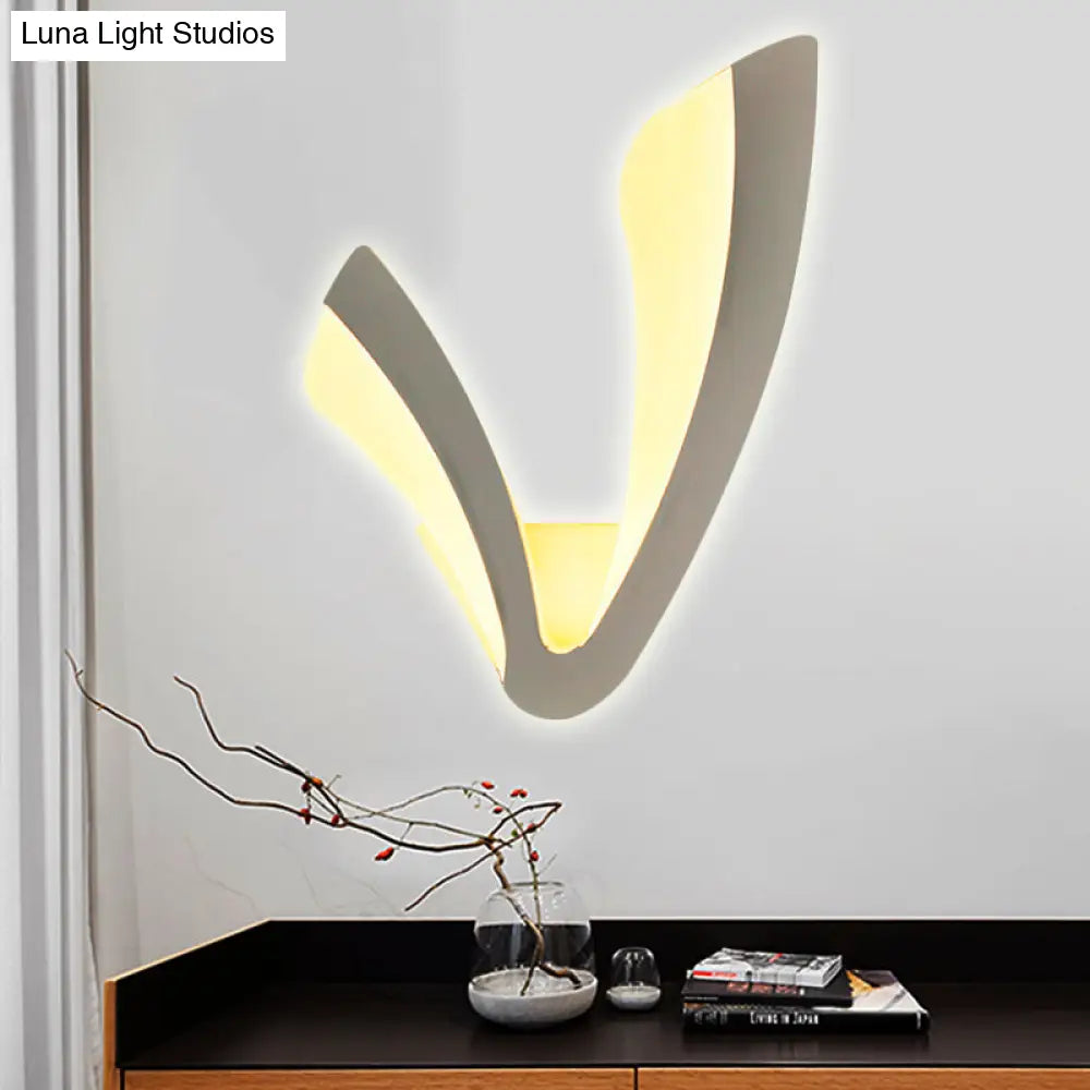 Horn-Shaped White Led Wall Sconce For Modern Living Rooms.