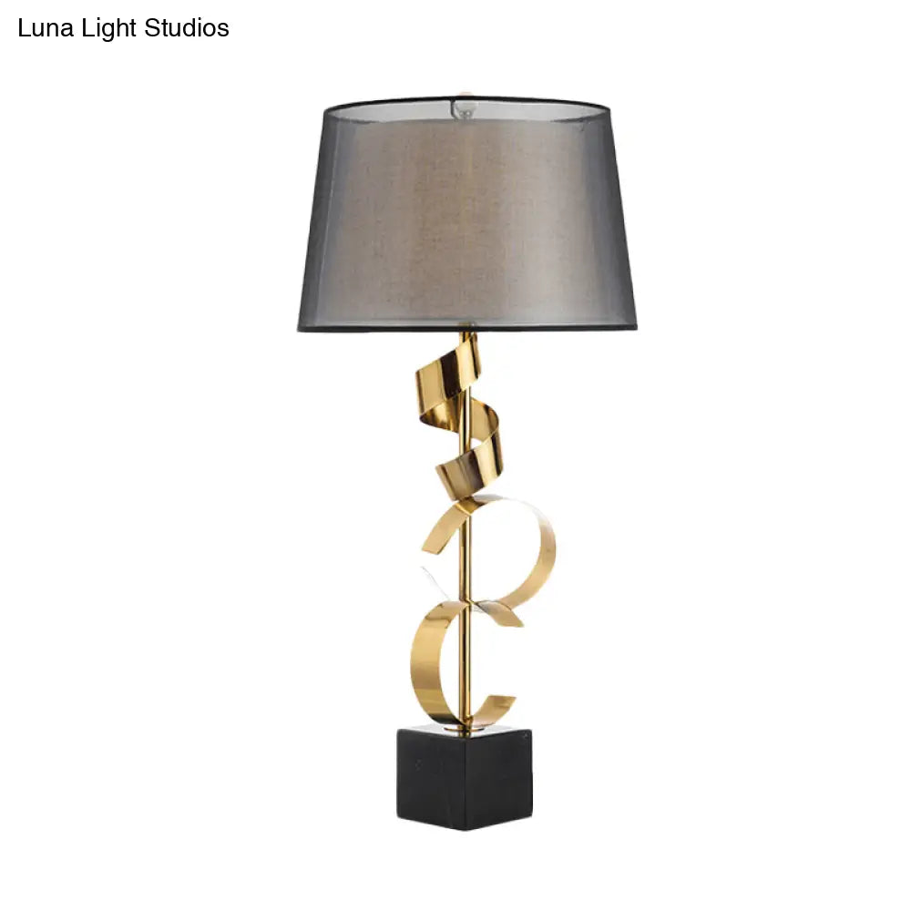 Modernist Barrel Table Light: 1-Head Bedroom Nightstand Lamp In Black And Gold With Silk Ribbon Deco