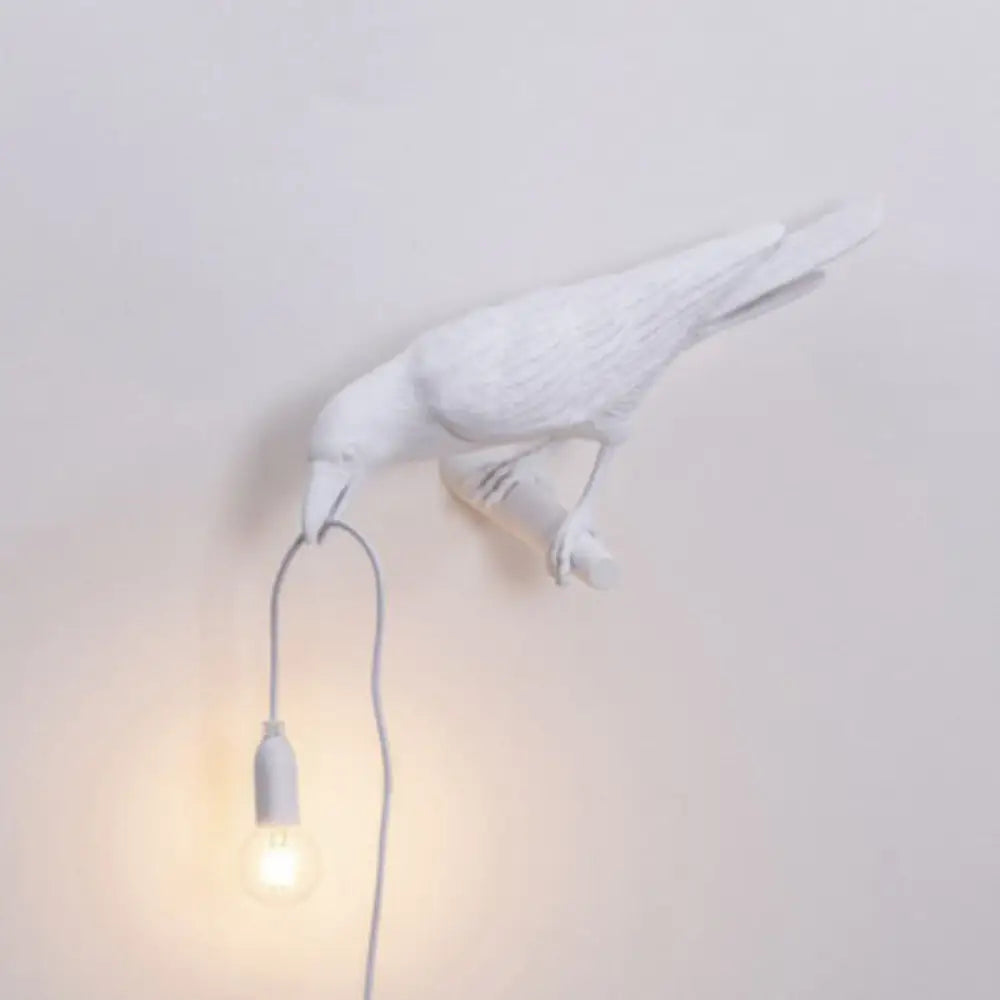 Raven Resin Wall Sconce: Artistic 1-Head Lamp With Exposed Bulb Design White / Right