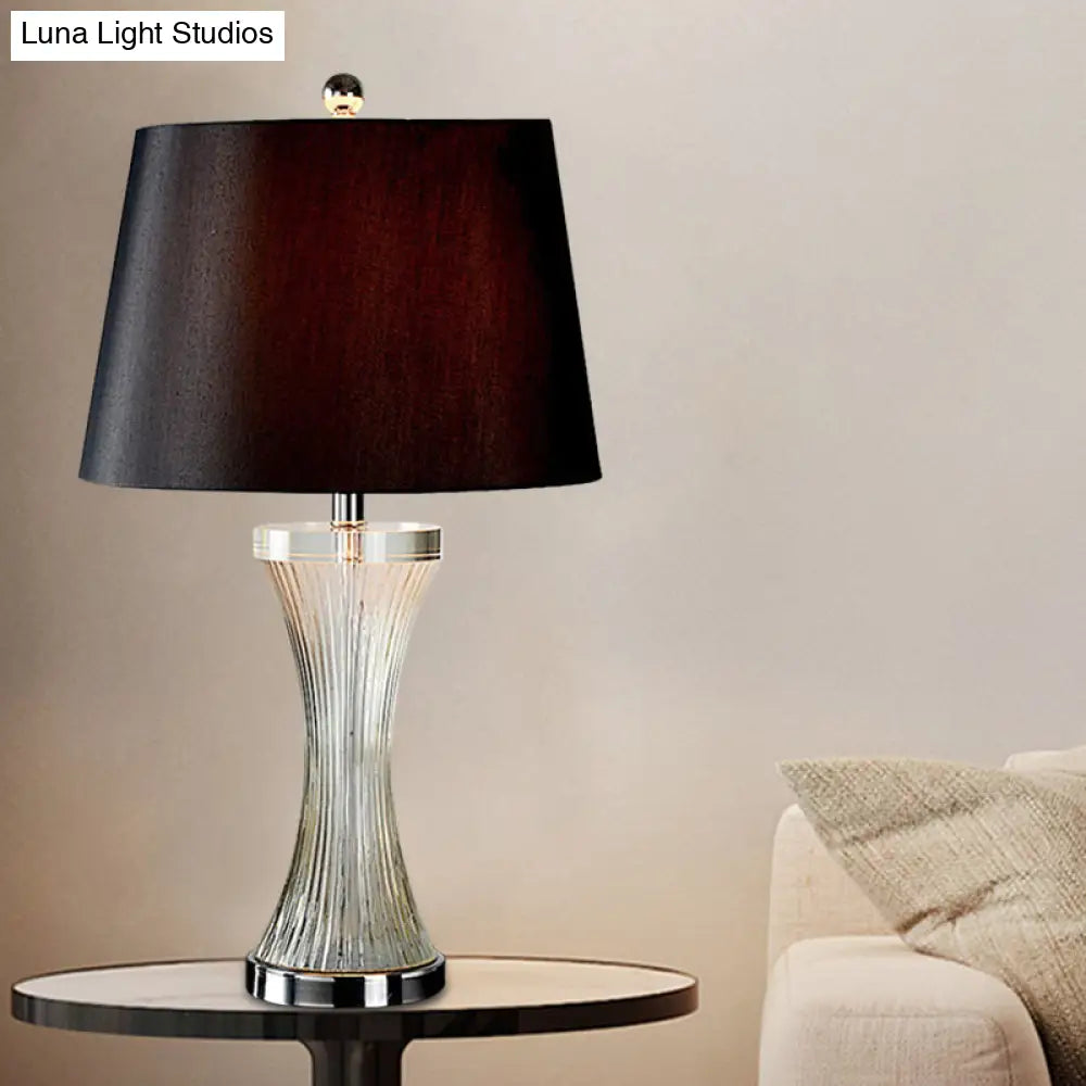 Sleek 1-Head Living Room Table Lamp In Simplicity White/Black With Barrel Fabric Shade