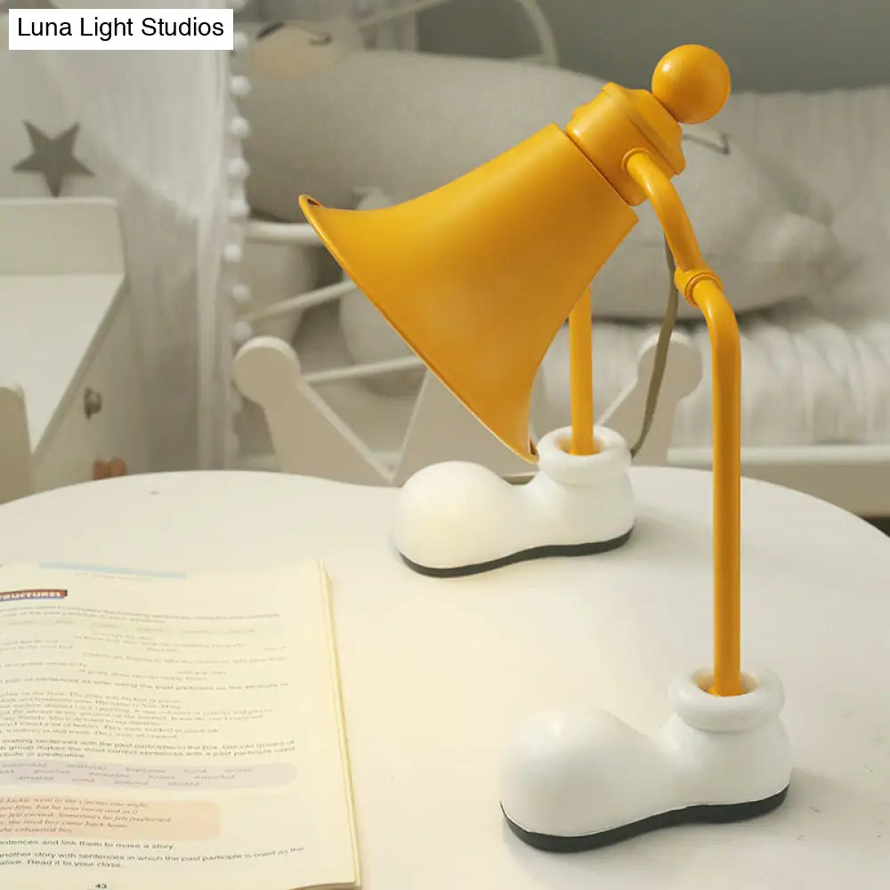 Trumpet Reading Light For Kids With Metal Frame And Yellow Finish - Single Bulb Study Lamp
