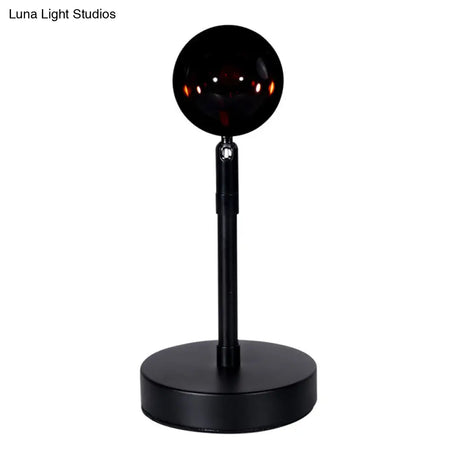 Aluminum Usb Table Lamp - Sunset Glow Led Spotlight In Black For Contemporary Bedroom Lighting