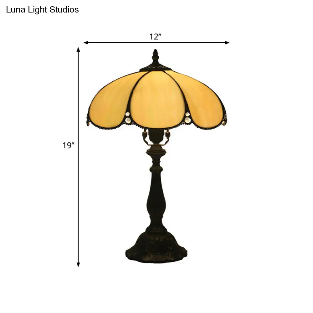Baroque Scalloped Beige Table Lamp - Elegant Stained Glass Nightstand For Bedroom