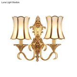 Brass Curved Wall Sconce With Traditional Style - Perfect For Living Room Lighting