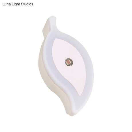 Cartoon Plug-In Led Night Lamp For Kids Room - Plastic Leaf Mini Wall Lighting In Green/Pink/White