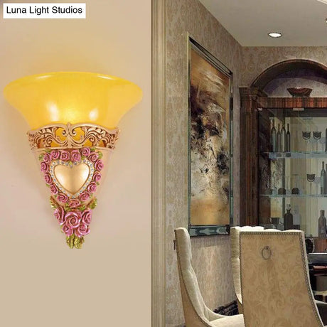 Colonial Style Yellow Glass Wall Sconce Light With Trumpet Shape Bulb