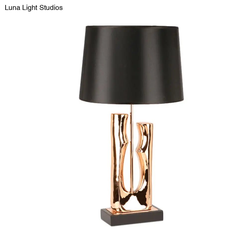 Contemporary 1-Head Black Barrel Fabric Table Light Creative Desk Lamp For Bedroom