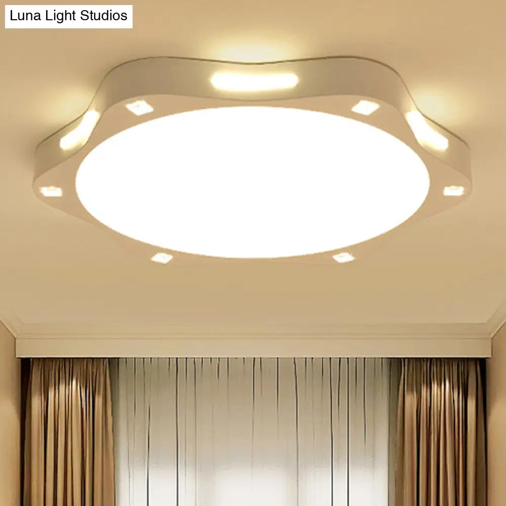 Contemporary Sun - Inspired Led Ceiling Lamp For Child Bedroom In Bright White Acrylic
