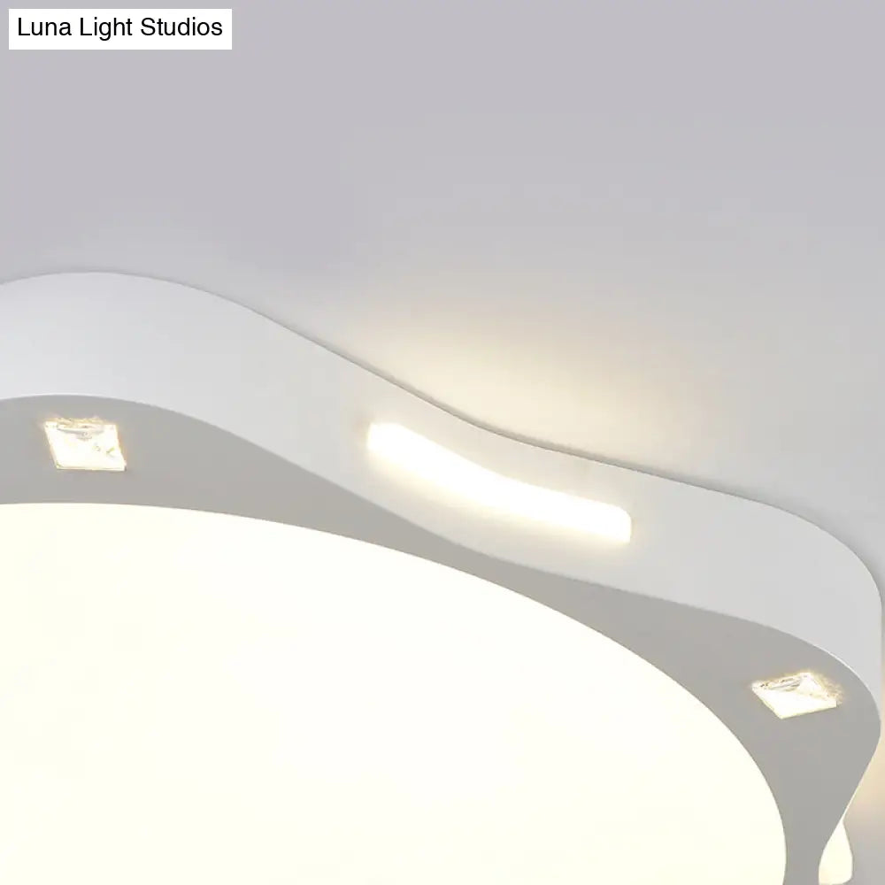 Contemporary Sun - Inspired Led Ceiling Lamp For Child Bedroom In Bright White Acrylic