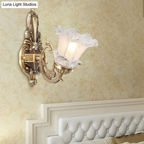 Countryside Flower Shaped Wall Lamp With Clear Ridged Glass And Brass Bulbs