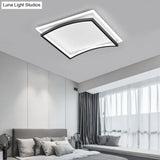 Curved Flush Mount Metal Ceiling Light In Black And White - Simple & Stylish Living Room Fixture