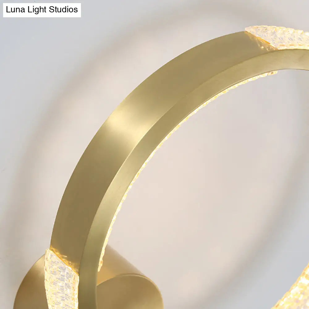 Golden Metal Wall Sconce Light For Fashionable Ambient Lighting