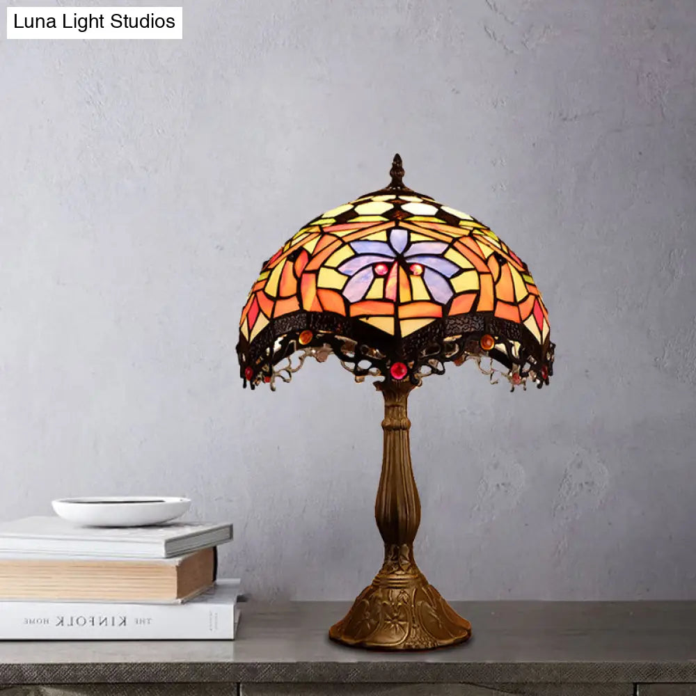 Hand-Cut Glass Tiffany Style Nightstand Lamp With Scalloped Design