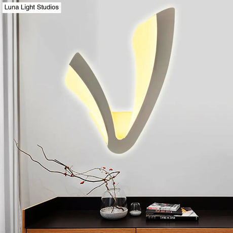 Horn-Shaped White Led Wall Sconce For Modern Living Rooms.