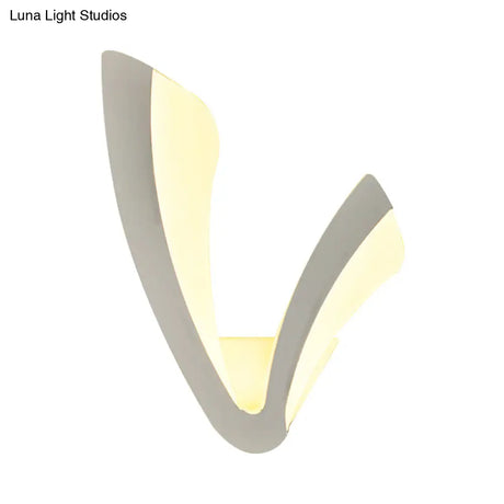 Horn-Shaped White Led Wall Sconce For Modern Living Rooms.