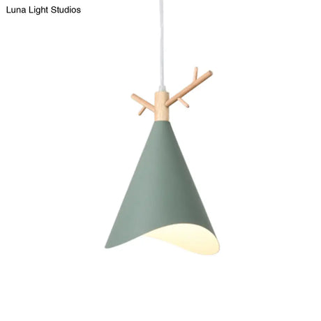 Iron Waveform-Edge Conic Ceiling Light - Nordic 1 Head Pendant (Green/Grey/White) With Wood Antler