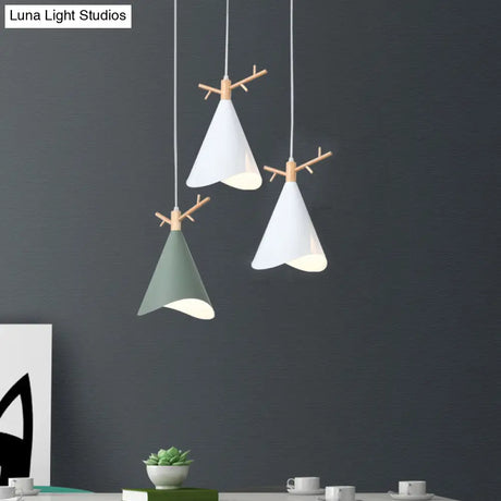 Iron Waveform-Edge Conic Ceiling Light - Nordic 1 Head Pendant (Green/Grey/White) With Wood Antler