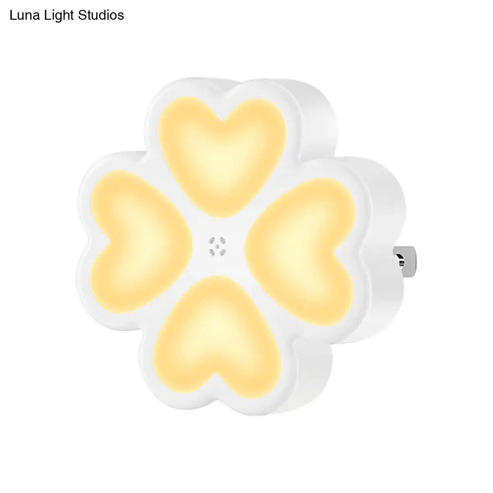 Led Wall Nightlight: Modern White Clover Plug-In Lamp With Plastic Shade