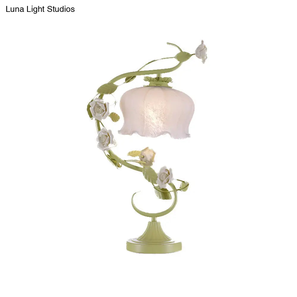 Metal Green Nightstand Lamp - Floral Design 1 Bulb Countryside Bedroom Lighting