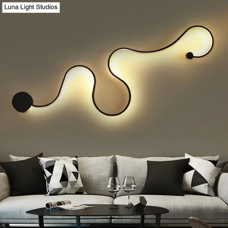 Minimalist Black Led Wall Sconce Light For Hallways - Curved Design Metal Construction