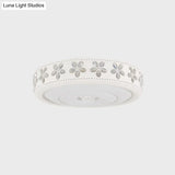 Minimalist Iron Led Ceiling Light With Flower Edge - White Circle Flush Mount For Living Room