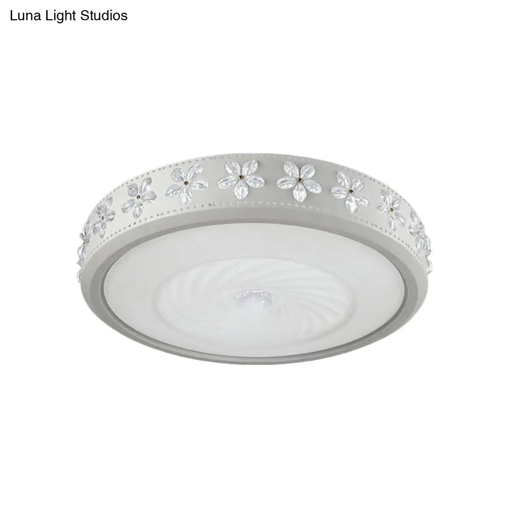 Minimalist Iron Led Ceiling Light With Flower Edge - White Circle Flush Mount For Living Room