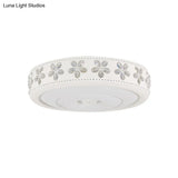 Minimalist Iron Led Ceiling Light With Flower Edge - White Circle Flush Mount For Living Room
