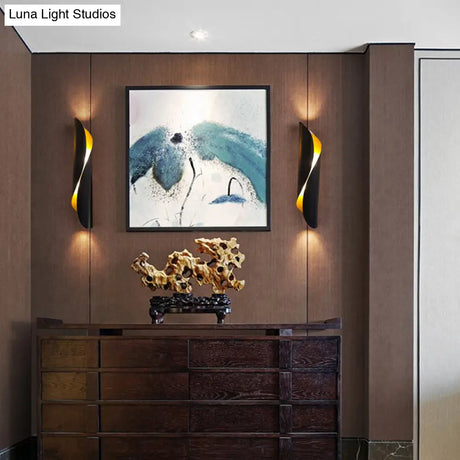 Minimalistic 2-Head Flush Mount Sconce - Black/White Metallic Wall Mounted Lighting