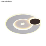 Modern Acrylic Led Flush Mount Light Fixture With Maple Leaf Pattern - 16’/19.5’ Wide Black/White