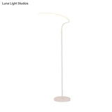 Modern Curved Led Floor Lamp: Stylish Metal Standing Light In Black/White