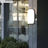 Modern Curved Led Wall Light Fixture In Simplicity Black - Warm/White Glow