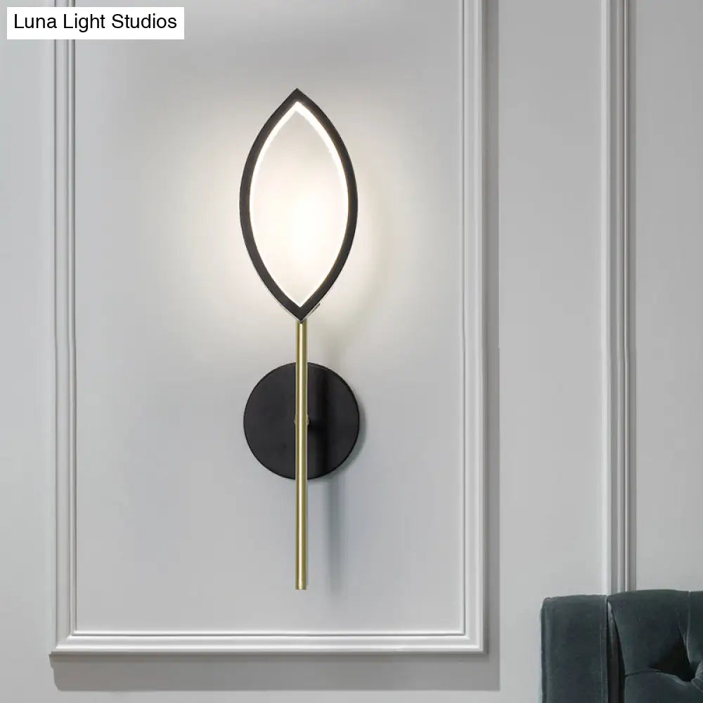 Modern Leaf-Shaped Metallic Wall Sconce - Black/Gold Finish Led Light For Living Room