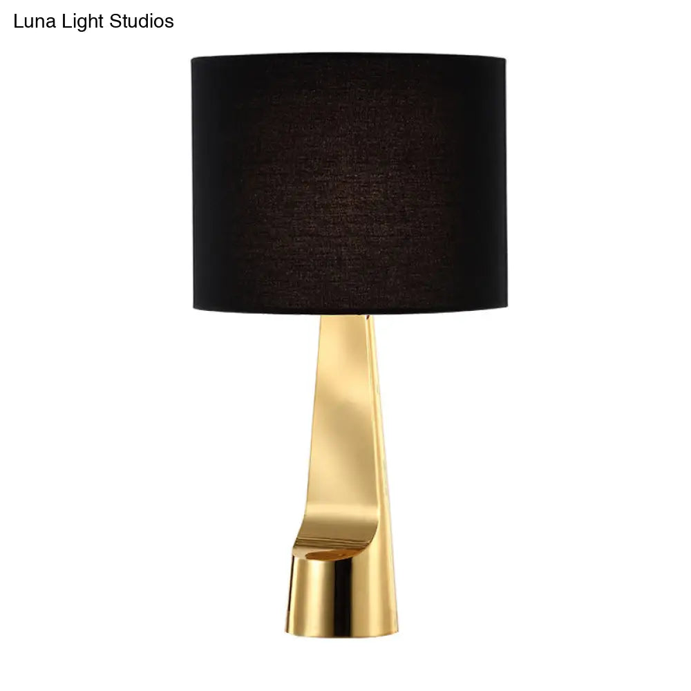 Modern Metal Desk Lamp With Straight Sided Shade And 1 Head In Black