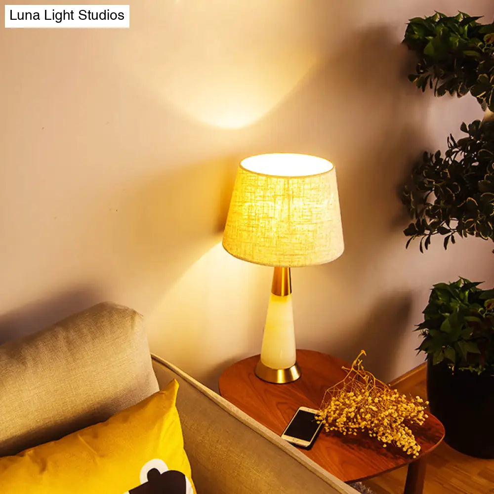 Modern Tapered Task Lighting 1-Light Reading Book Light Sleek Fabric Design With Metal Base