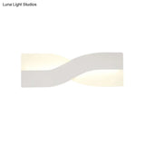 Modern Twisted Sconce Led Wall Mounted Light Fixture In Gold - Warm White
