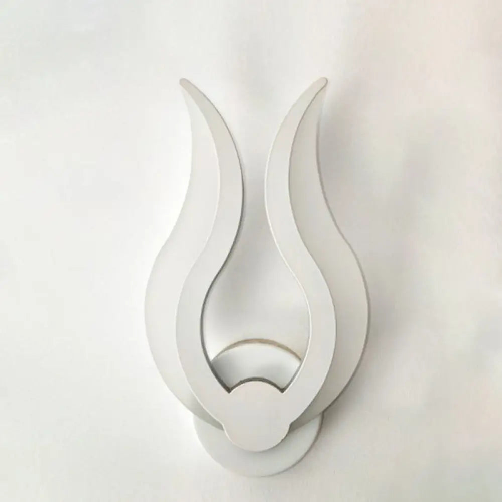 Nordic Led Flame-Shaped Wall Sconce Light For Cozy Bedroom Ambiance In Warm/White