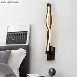 Nordic Simplicity Twist Shape Wall Mount Light Fixture For Living Room And Bedroom