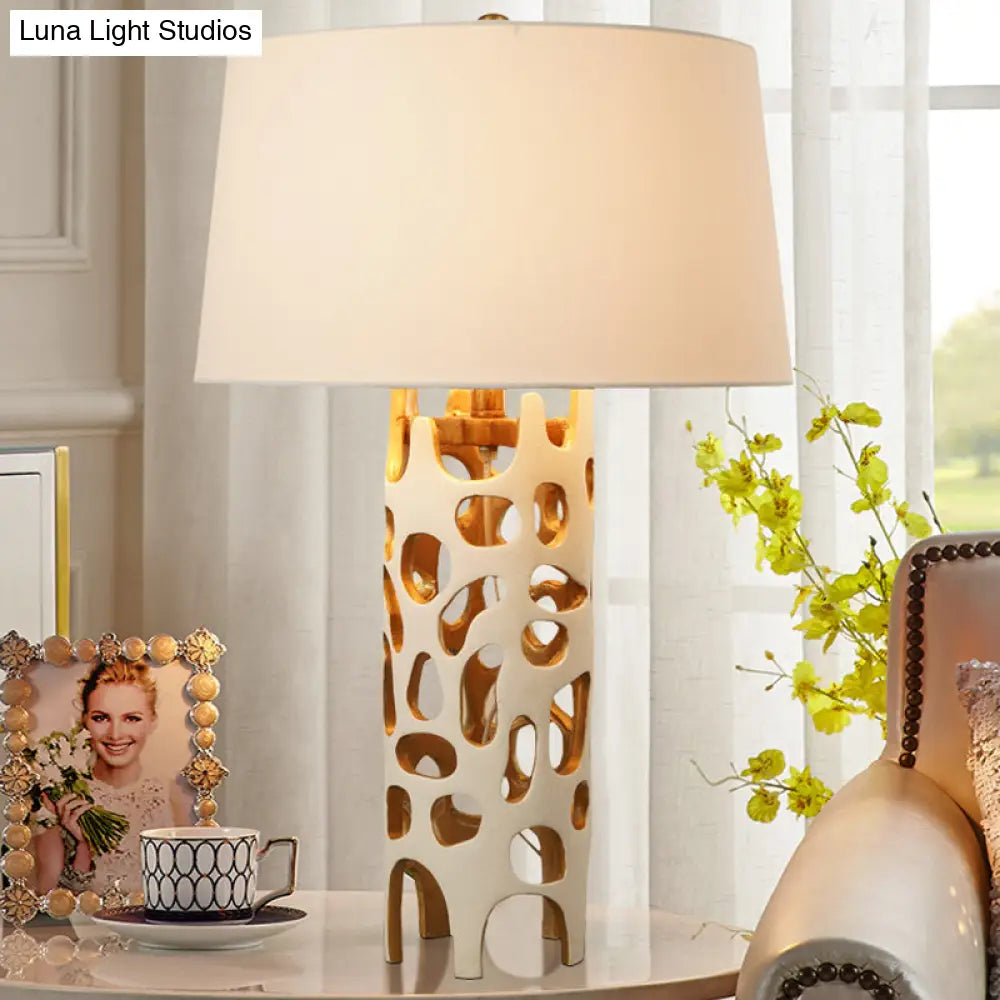 Nordic Style White Metal Nightstand Light With Fabric Barrel Shade For Living Room