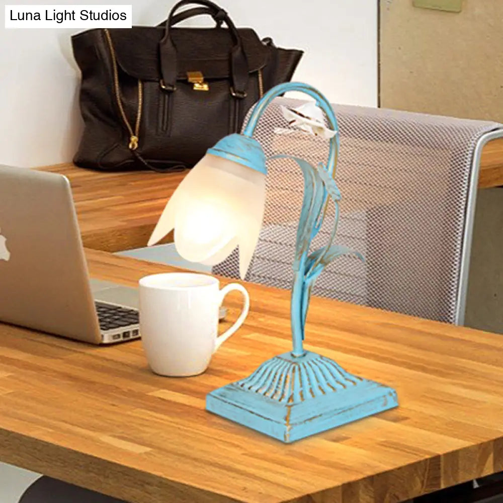 Pastoral Floral 1-Bulb Nightstand Light In Blue/Pink - Table Lighting For Study Room