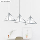 Retro Industrial Hanging Lamp With 3 Triangle Metallic Heads And Wire Guard In Black/White