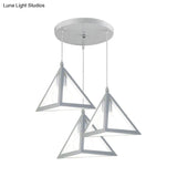 Retro Industrial Hanging Lamp With 3 Triangle Metallic Heads And Wire Guard In Black/White