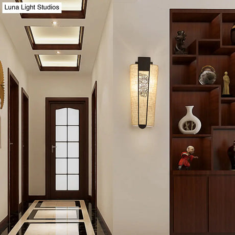 Traditional 1-Light Wall Sconce In Black With Cylinder Shade