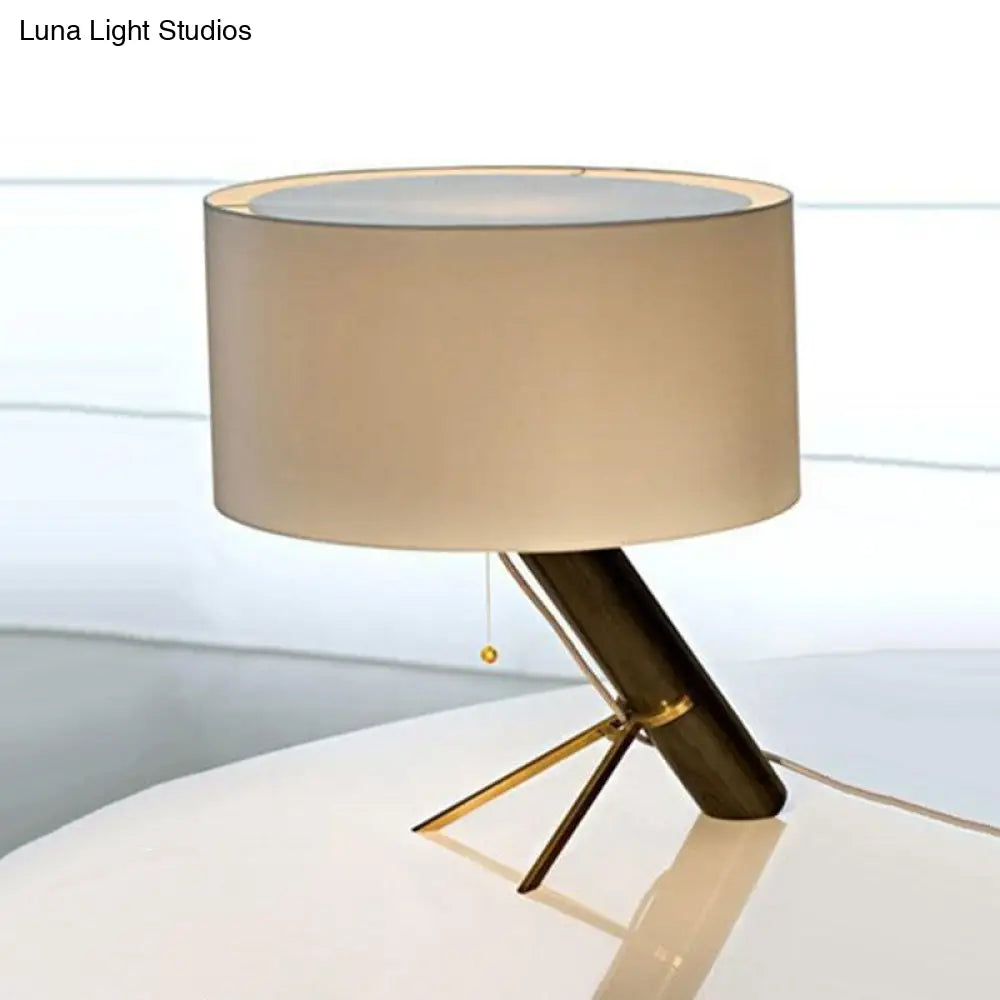 White Fabric Drum Night Table Lamp: Traditional Bedroom Lighting With 1 Light